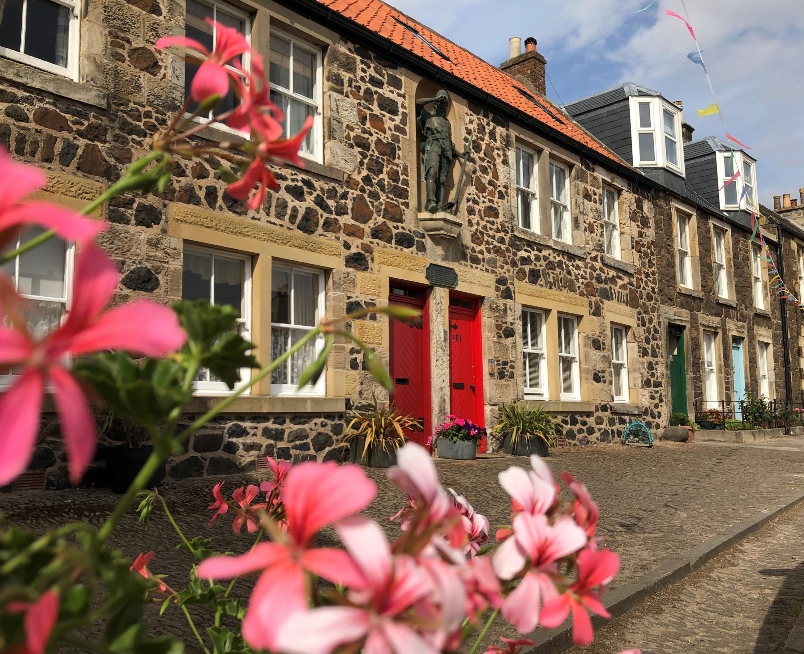 Robinson Crusoe Retreat Cottages in Lower Largo, Fife Abbeyford Leisure